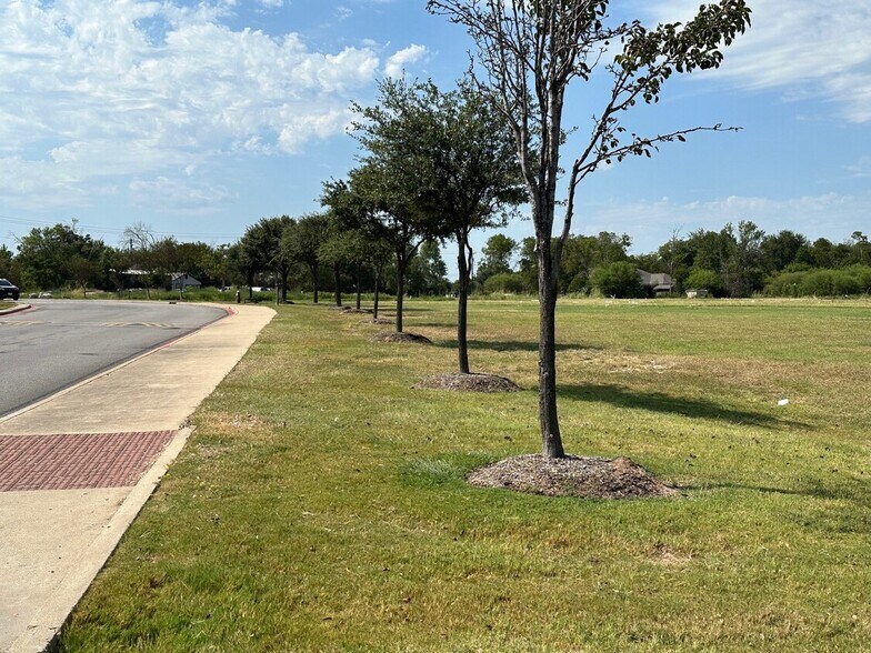 More Photos Of 1609 N Texas Ave, Bryan Land For Lease