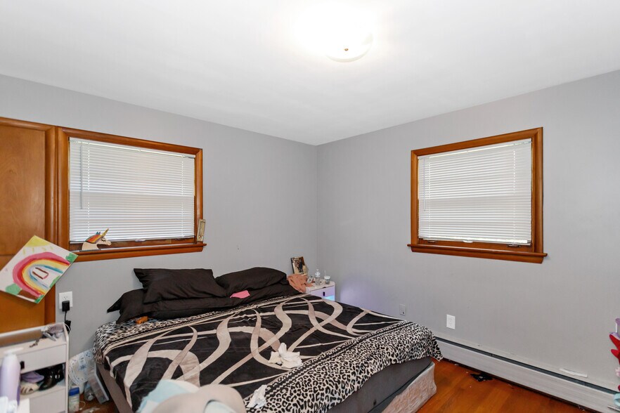 More Photos Of 41W597 US Highway 20, Hampshire Flex For Sale