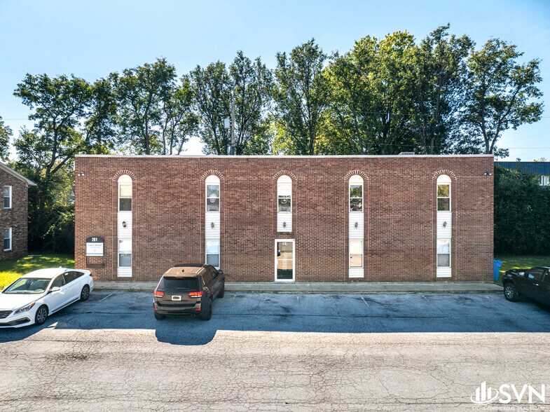 More Photos Of 261 Regency Cir, Lexington Office For Sale