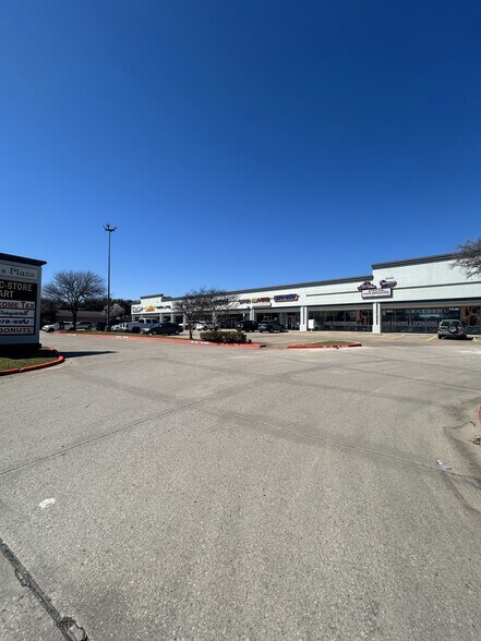 More Photos Of 2425-2435 SE Green Oaks Blvd, Arlington Freestanding For Lease