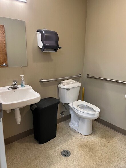 More Photos Of 2600 Beverly Dr, Aurora Light Distribution For Sale