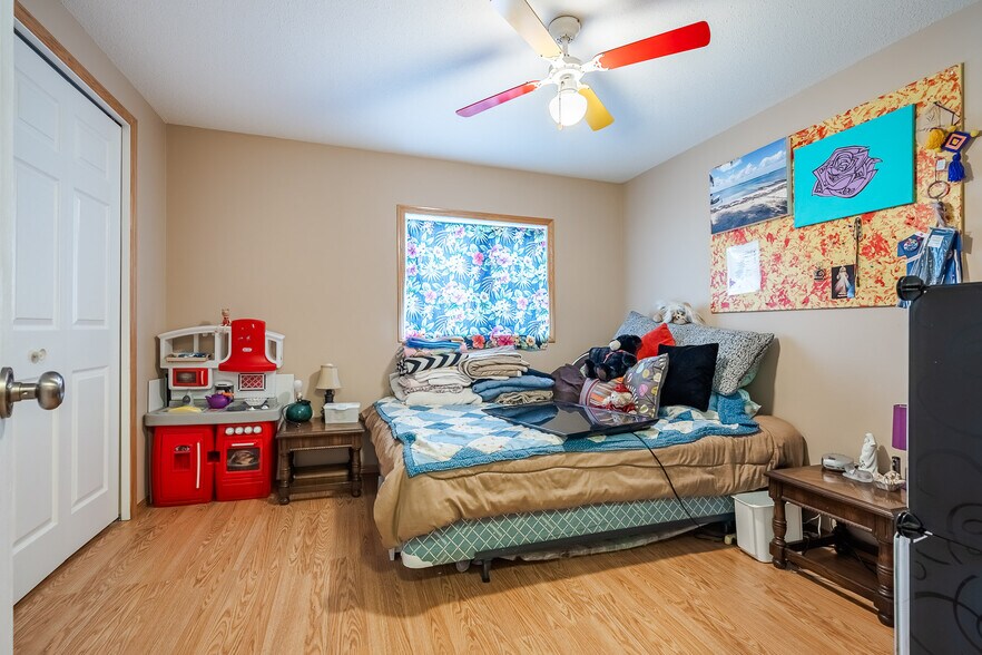 More Photos Of PT SE 10-50-2 W4, Blackfoot Trailer Camper Park For Sale