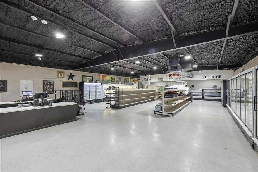 More Photos Of 3720 W Park Ave, Orange Flex For Sale