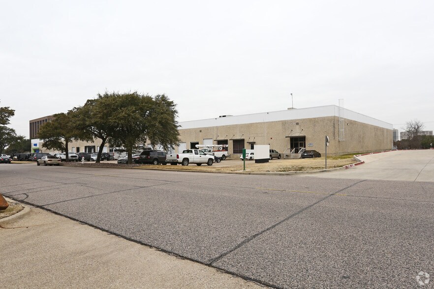 Primary Photo Of 4207-4263 Simonton Rd, Farmers Branch Warehouse For Lease