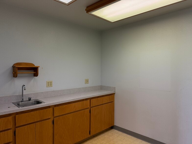 More Photos Of 40 N McDow St, Susanville Industrial For Sale