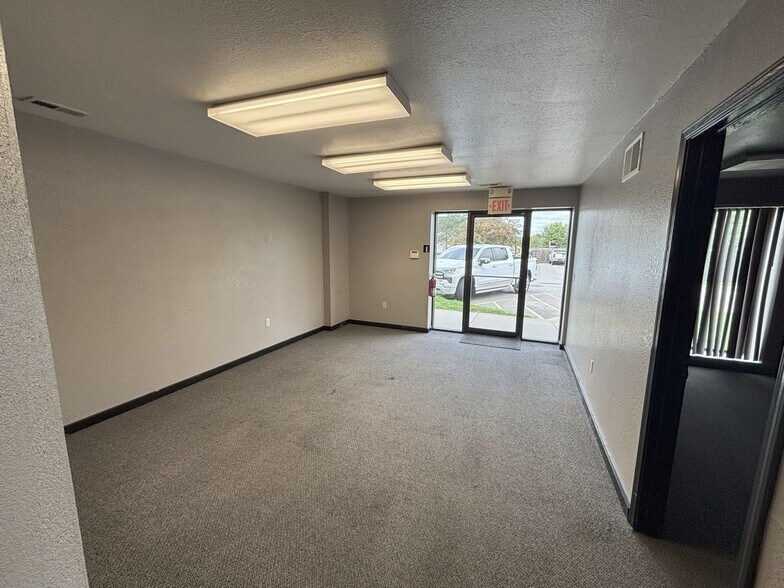 More Photos Of 1035 E 23rd St, Lawrence Warehouse For Lease