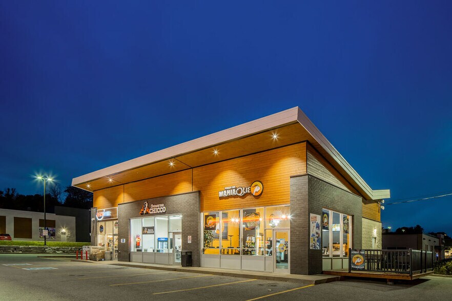 More Photos Of 415-455 Montée De La Source, Cantley Restaurant For Lease