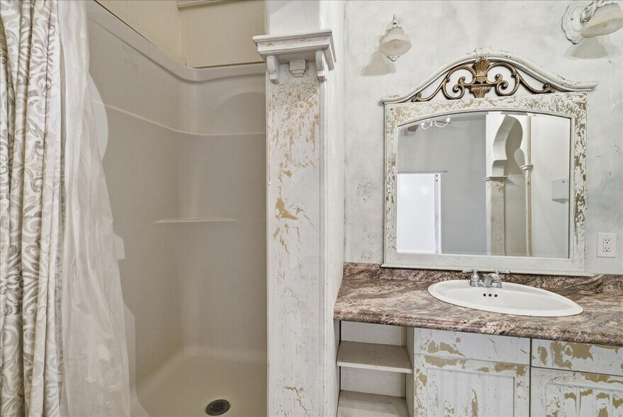 More Photos Of 145 N Market St, Wailuku Storefront Retail Residential For Lease