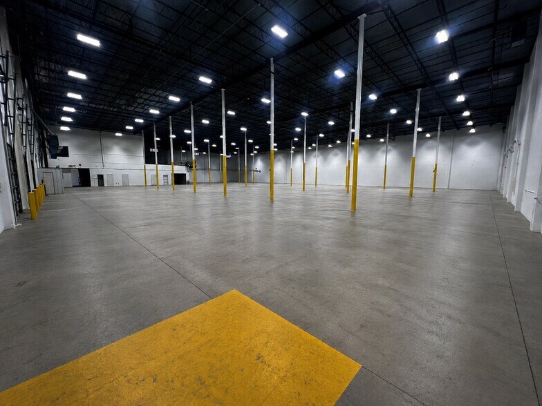 More Photos Of 10910 Katy Fwy, Houston Distribution For Sale