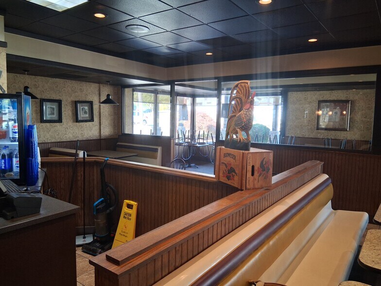More Photos Of 605 S 10th St, Burlington General Retail For Sale