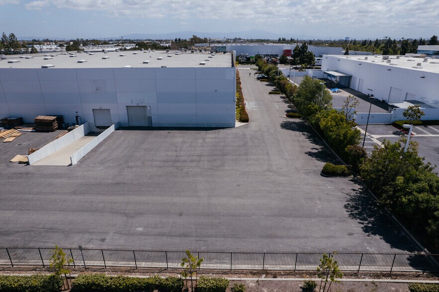 More Photos Of 14801 Able Ln, Huntington Beach Warehouse For Lease