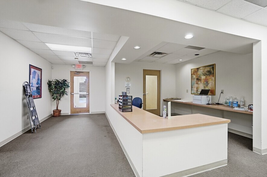 More Photos Of 3751 Warsaw Ave, Cincinnati Office For Sale