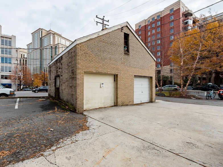 More Photos Of 2420 Wilson Blvd, Arlington Loft Creative Space For Lease