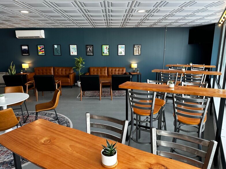 More Photos Of 185 Cottage Rd, South Portland Restaurant For Lease