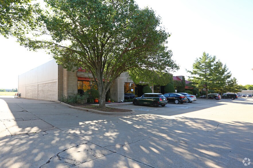 More Photos Of 7700 N Hudson Ave, Oklahoma City Light Manufacturing For Lease