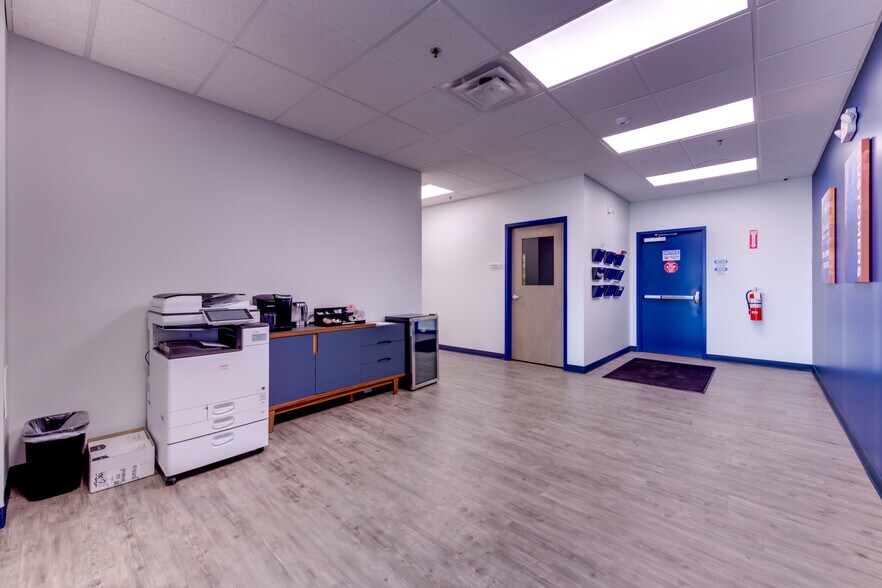 More Photos Of 4101 Winston Ave, Covington Flex For Lease