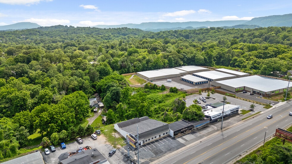More Photos Of 734 Ashland Ter, Chattanooga Storefront Retail Office For Sale