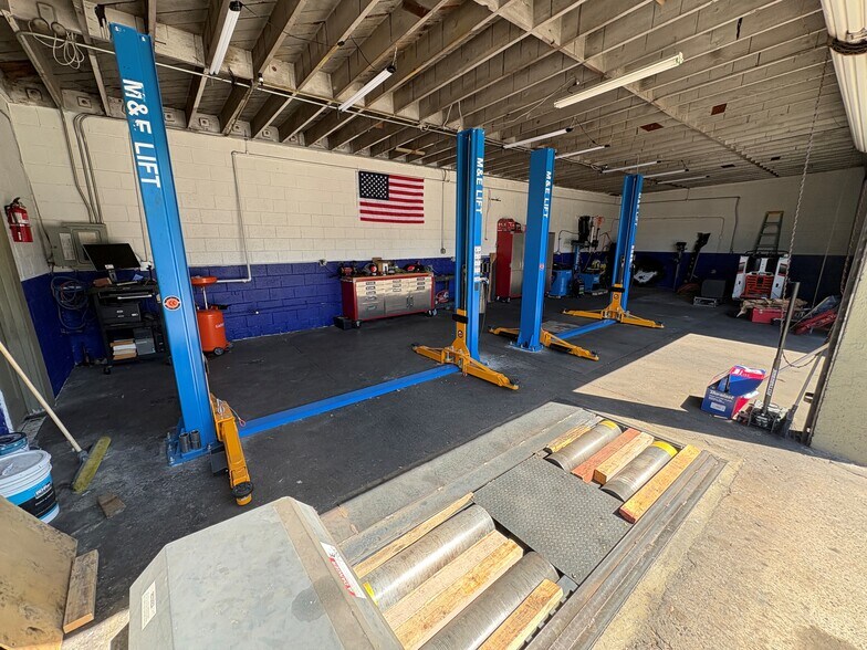 More Photos Of 301 16th St, San Diego Auto Repair For Sale