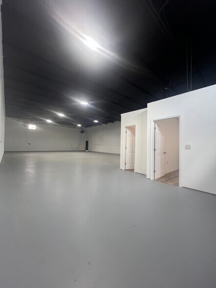 More Photos Of 920 W 19th St, Hialeah Warehouse For Sale