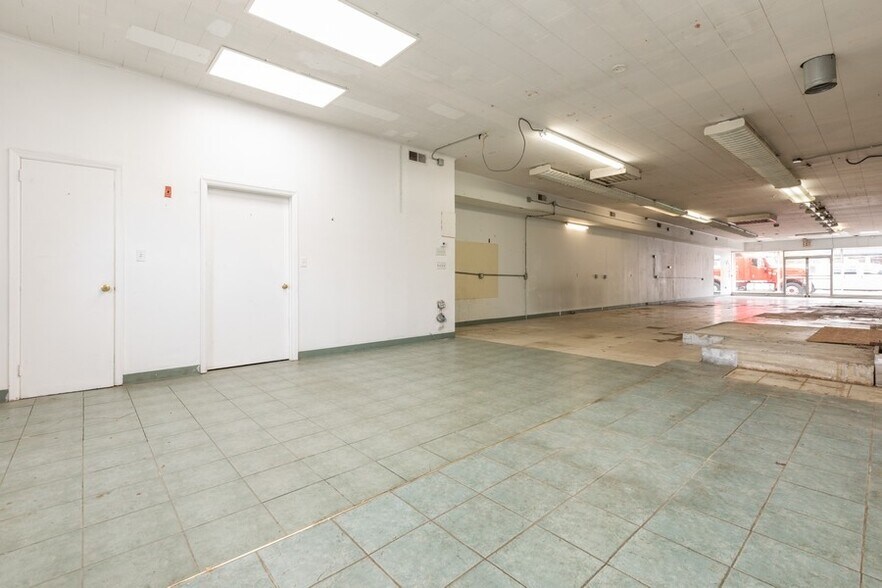 More Photos Of 390 Ramapo Valley Rd, Oakland Freestanding For Lease