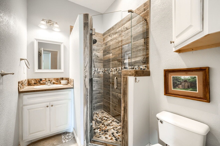 More Photos Of 6812 Avenue K, Plano Flex For Lease