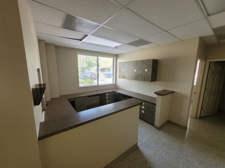 More Photos Of 2810 St Isabel St, Tampa Medical For Lease