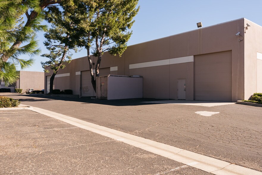 More Photos Of 725 Via Alondra, Camarillo Warehouse For Lease