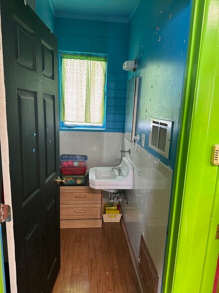 More Photos Of 2100 E Lambert Rd, La Habra Contractor Storage Yard For Sale