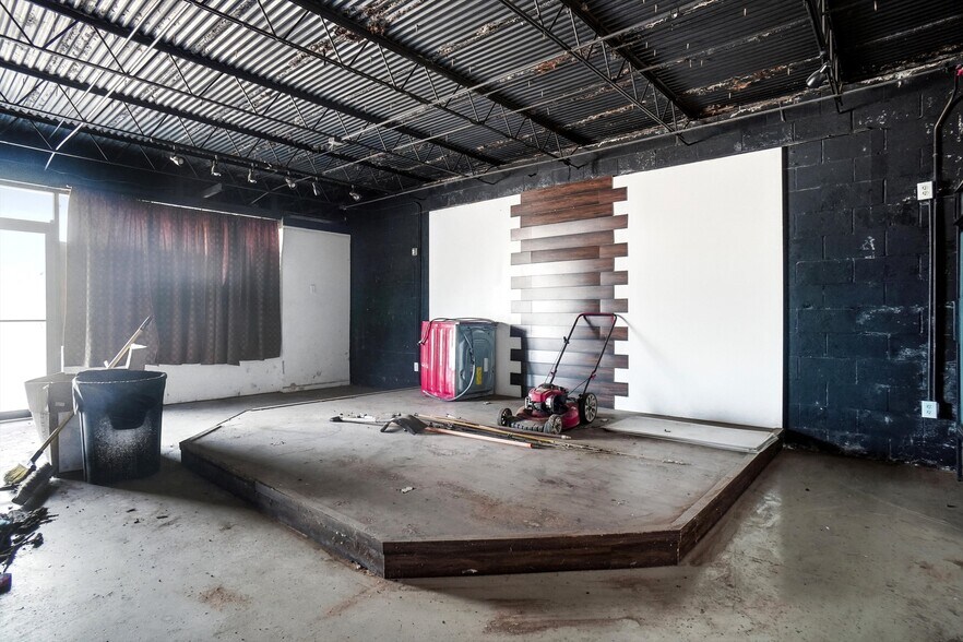 More Photos Of 7822 Great Trinity Forest Way, Dallas Storefront For Sale