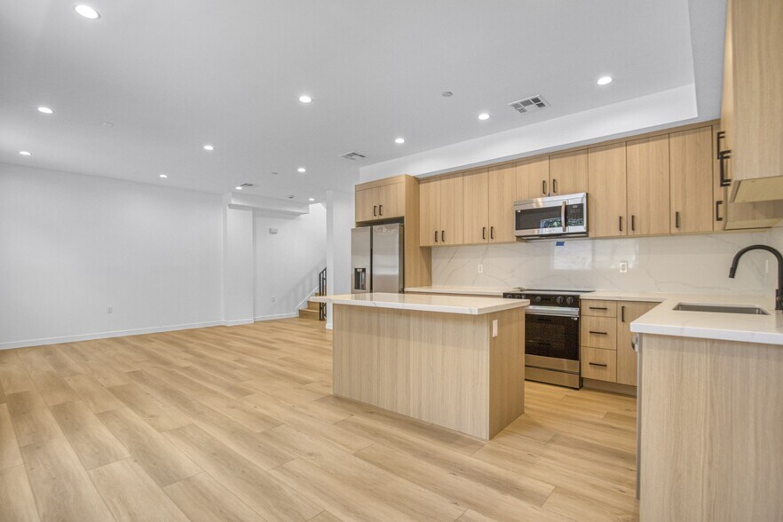 More Photos Of 10826 Hesby St, North Hollywood Apartments For Sale