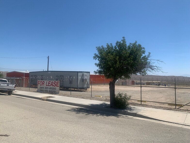 More Photos Of 330 Industrial Way, Taft Warehouse For Lease