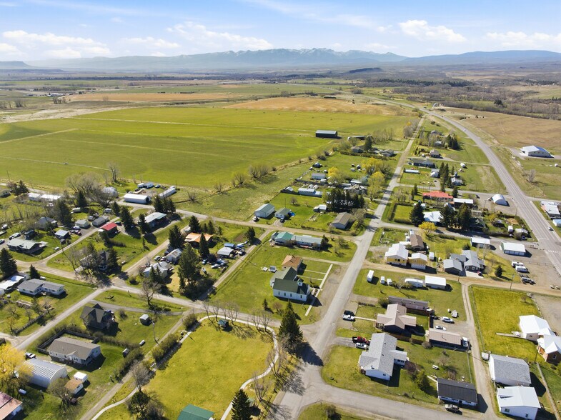 More Photos Of 210 Miles Ave, Clyde Park Specialty For Sale