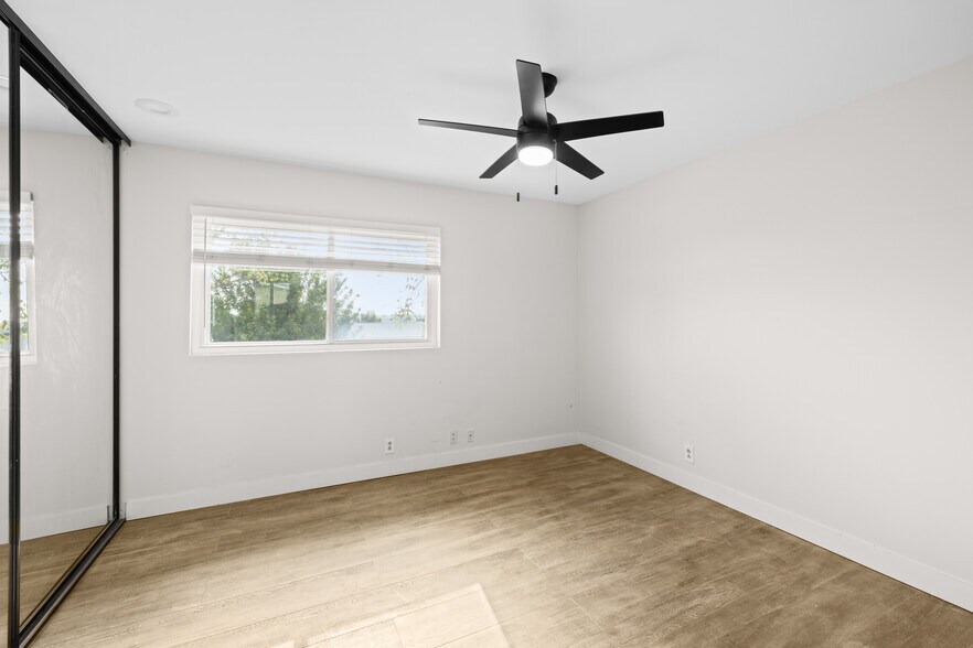 More Photos Of 5280 Manhasset Dr, San Diego Apartments For Sale