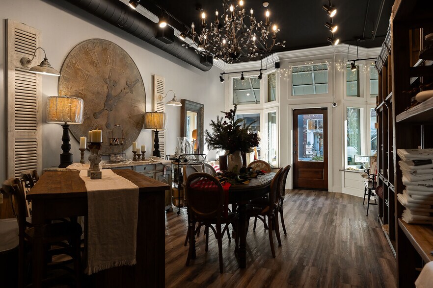 More Photos Of 207 E Main St, McMinnville General Retail For Sale