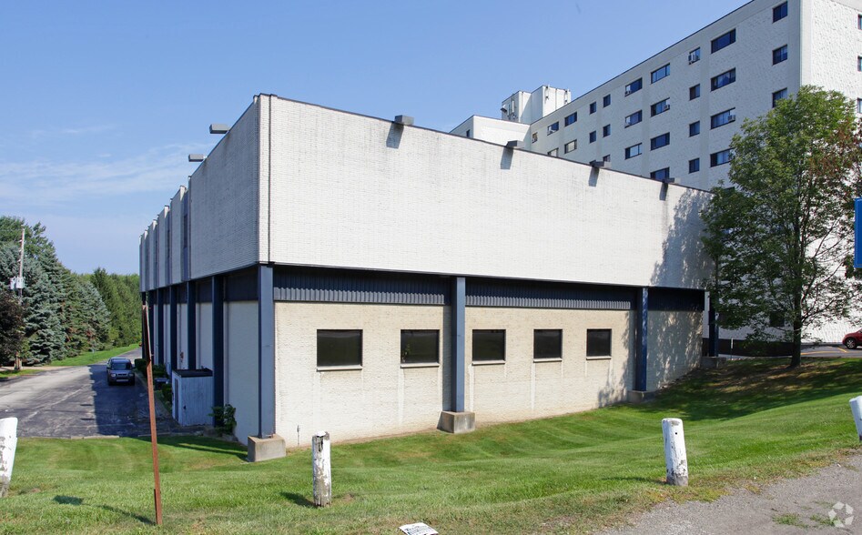 Primary Photo Of 5050 W Ridge Rd, Erie Medical For Lease