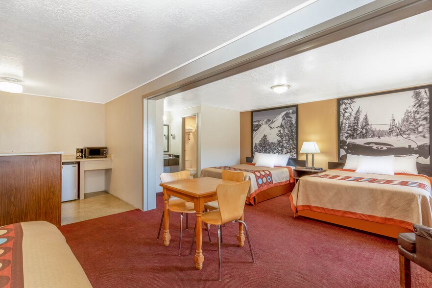 More Photos Of 1710 Harrison Dr, Evanston Hotel For Sale
