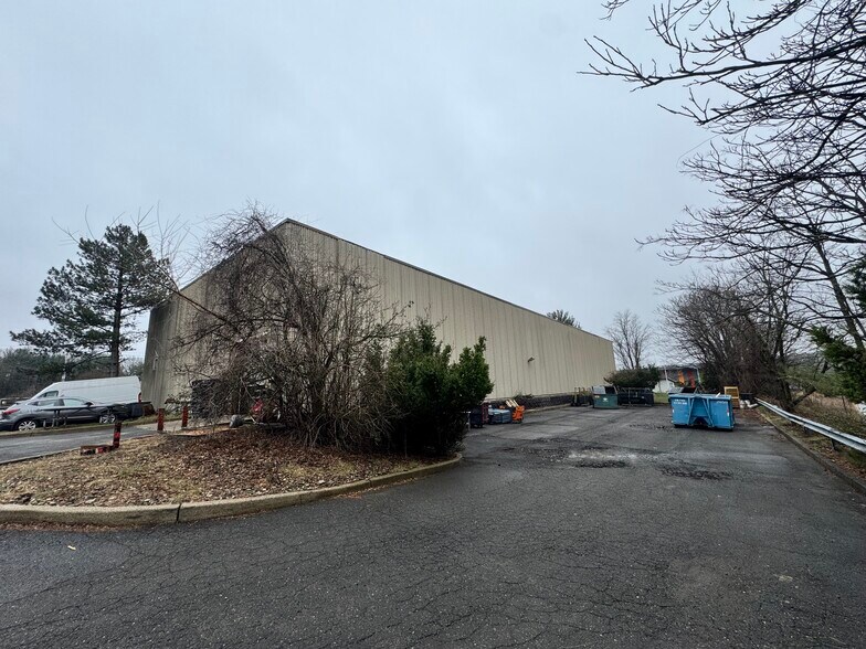 More Photos Of 133 Bauer Dr, Oakland Warehouse For Sale