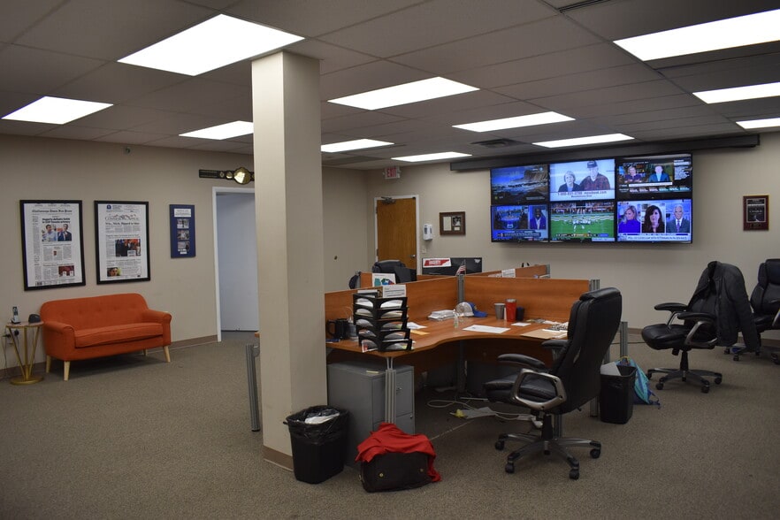 More Photos Of 2000 Glen Echo, Nashville Office For Lease