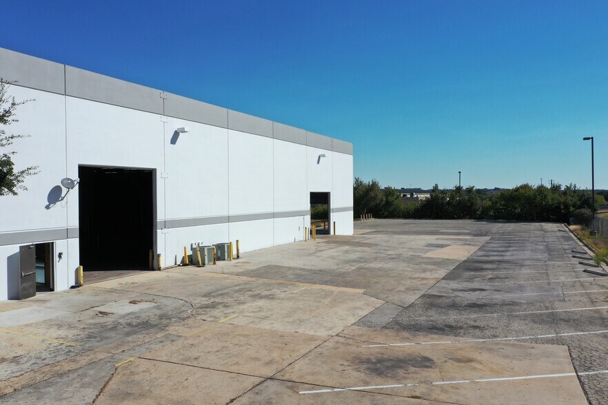 More Photos Of 8020 Exchange Dr, Austin Warehouse For Lease