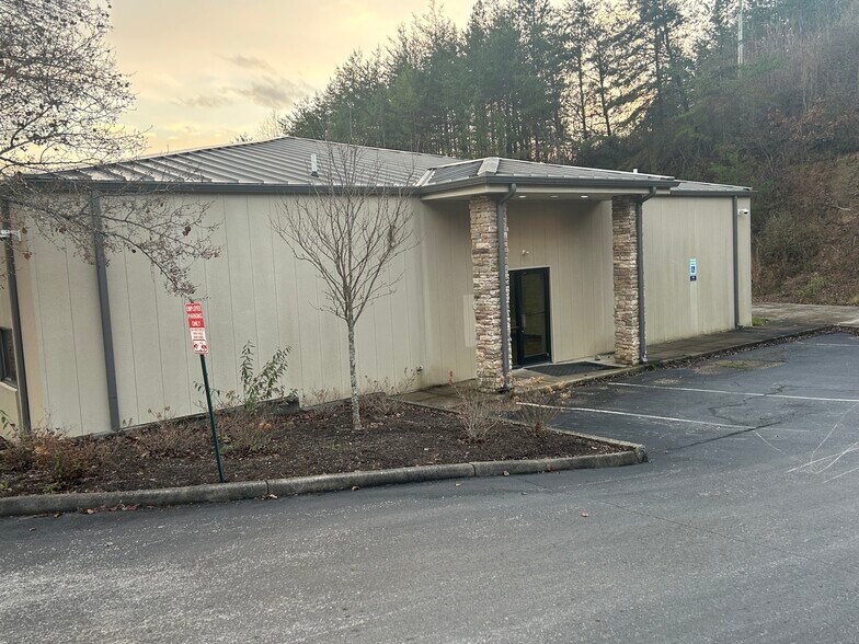 More Photos Of 57 Summit Dr, Corbin Medical For Lease