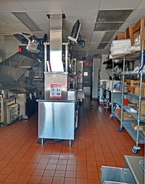 More Photos Of 7041 Seacrest Blvd, Lantana Restaurant For Lease