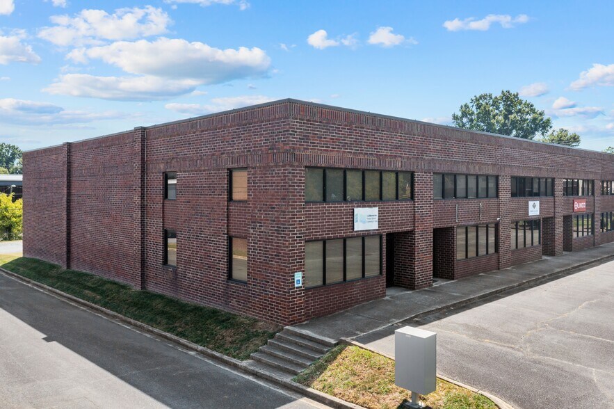 More Photos Of 350 Crompton St, Charlotte Industrial For Sale