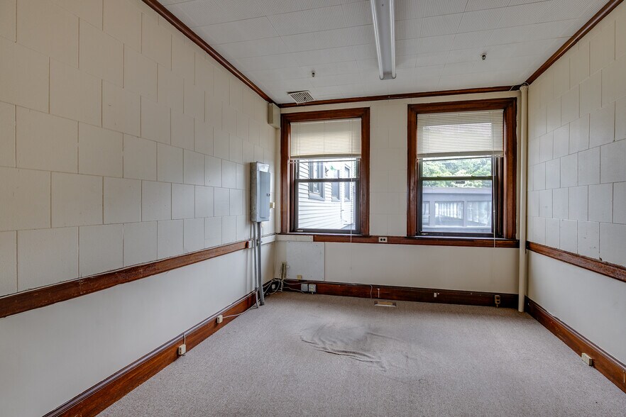 More Photos Of 3661 W Shore Rd, Warwick Warehouse For Sale