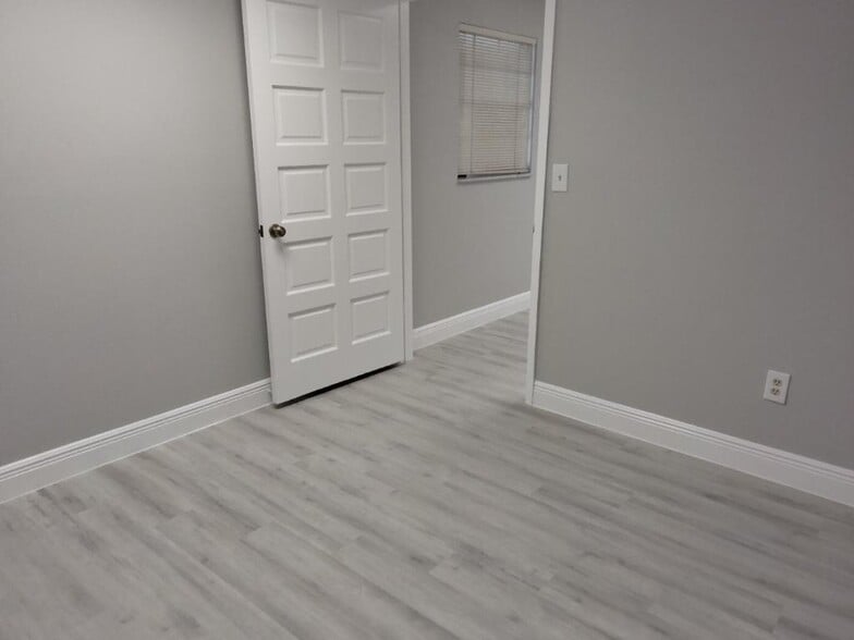 More Photos Of 2540 Winkler Ave, Fort Myers Office For Lease