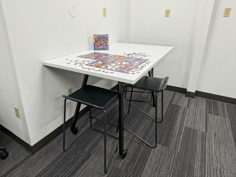 More Photos Of 10202 5th Ave NE, Seattle Coworking Space