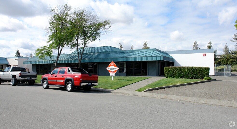 More Photos Of 975 Transport Way, Petaluma Warehouse For Lease