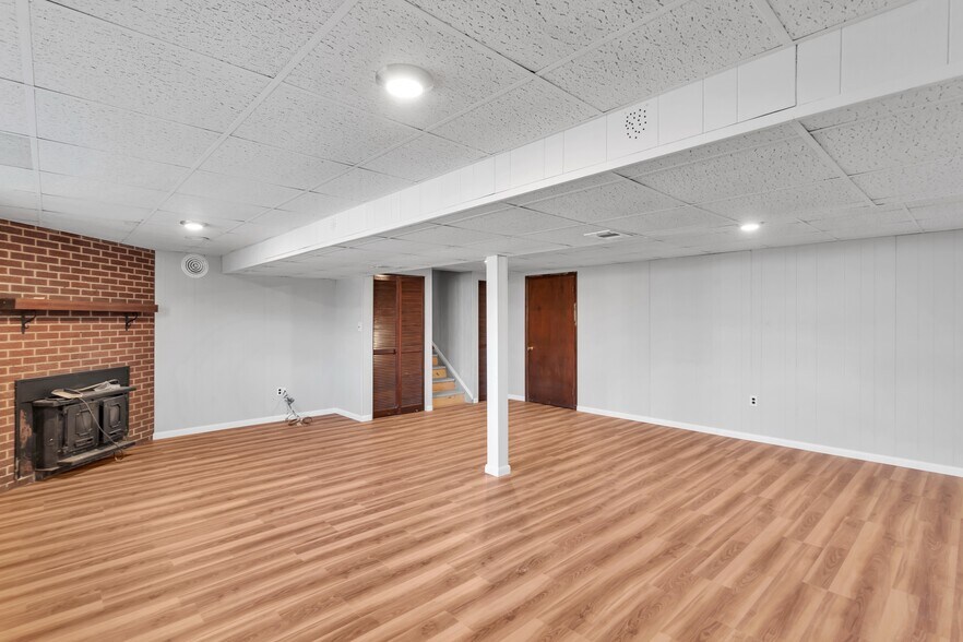 More Photos Of 1060 Pittsburgh Rd, Valencia Office For Sale