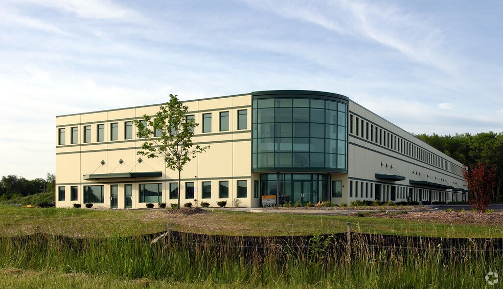 Primary Photo Of 1095 Pingree Rd, Crystal Lake Light Manufacturing For Lease