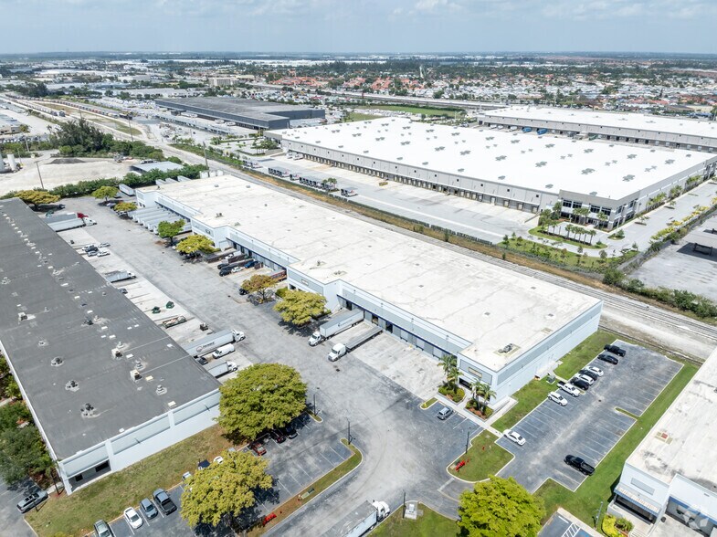 More Photos Of 11825 NW 100th Rd, Medley Warehouse For Lease