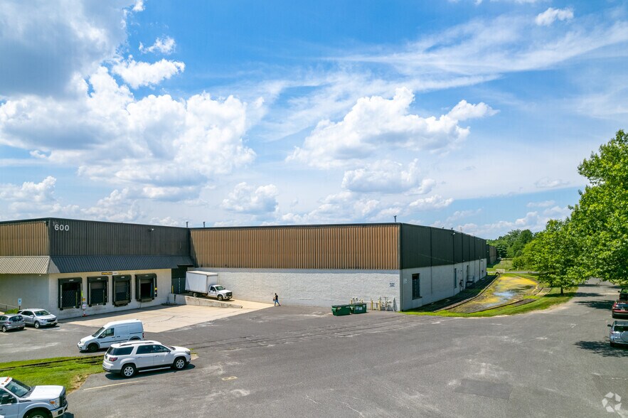 More Photos Of 600 Glen Ct, Moorestown Warehouse For Lease